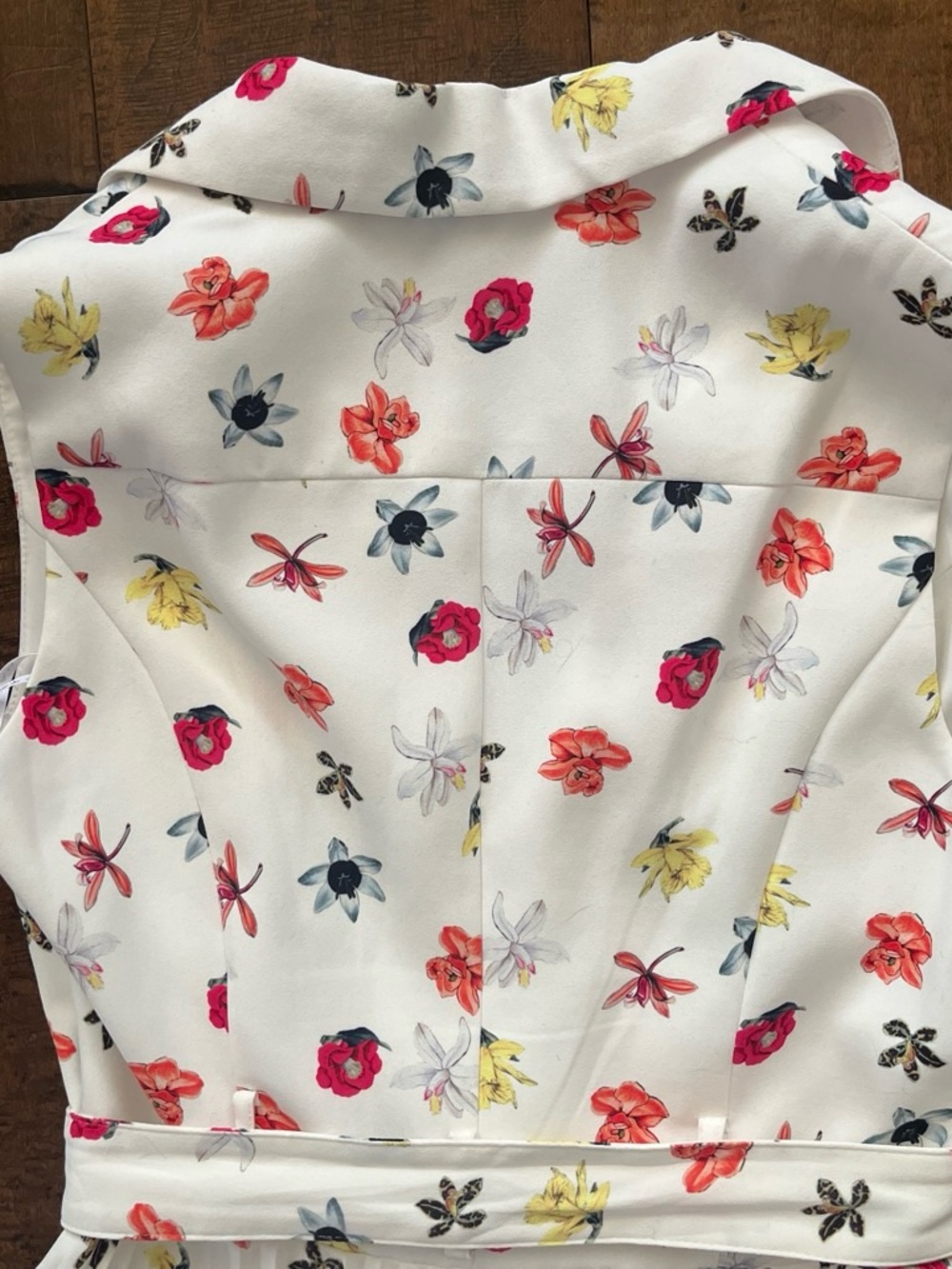 T Tahari floral sleeveless midi pleated floral shirt dress. Sz. 8 - Picture 5 of 6